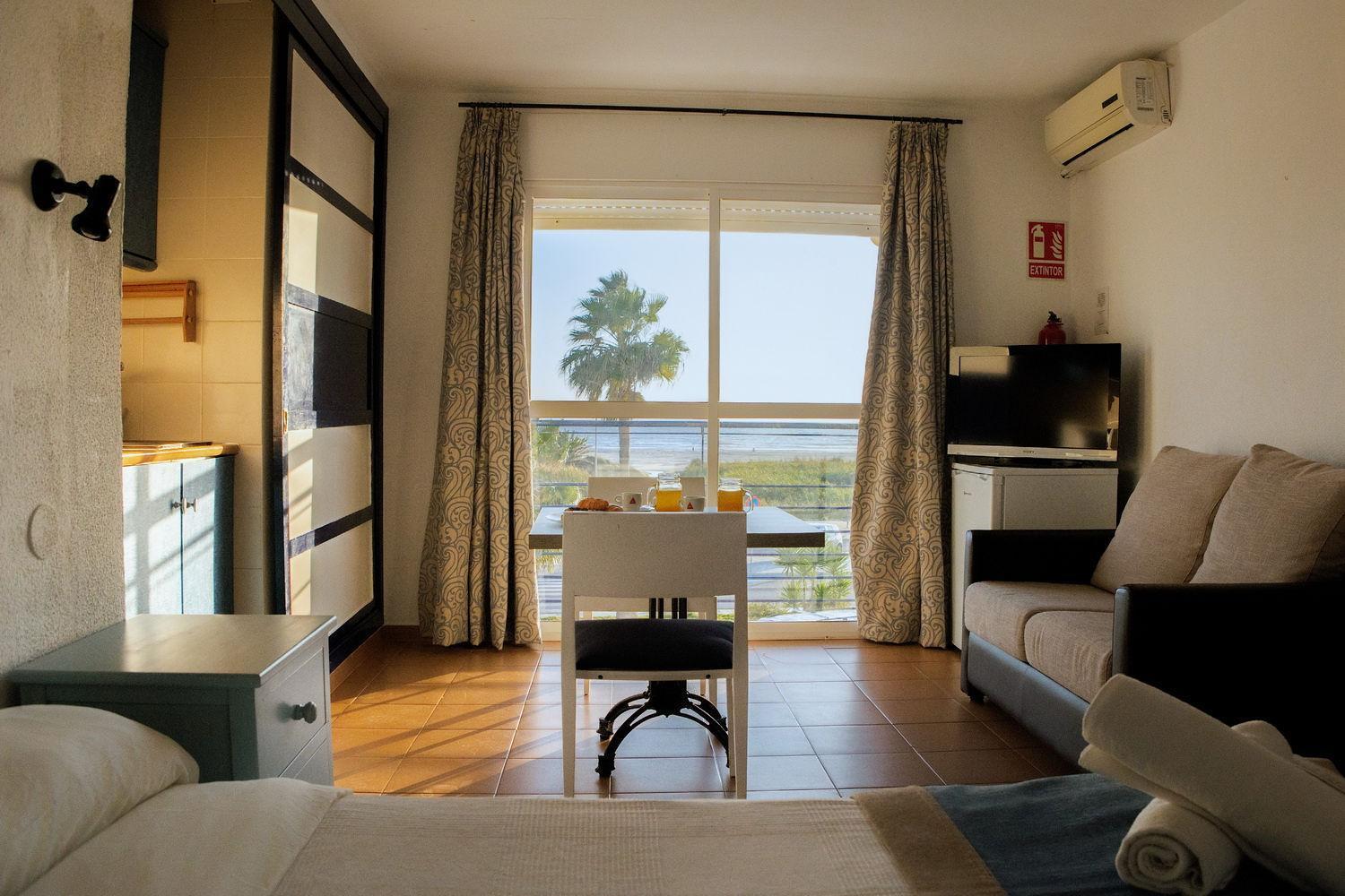 קוניל דה לה פרונטרה Hotel Playa Conil - Beachfront Studios & Suites מראה חיצוני תמונה